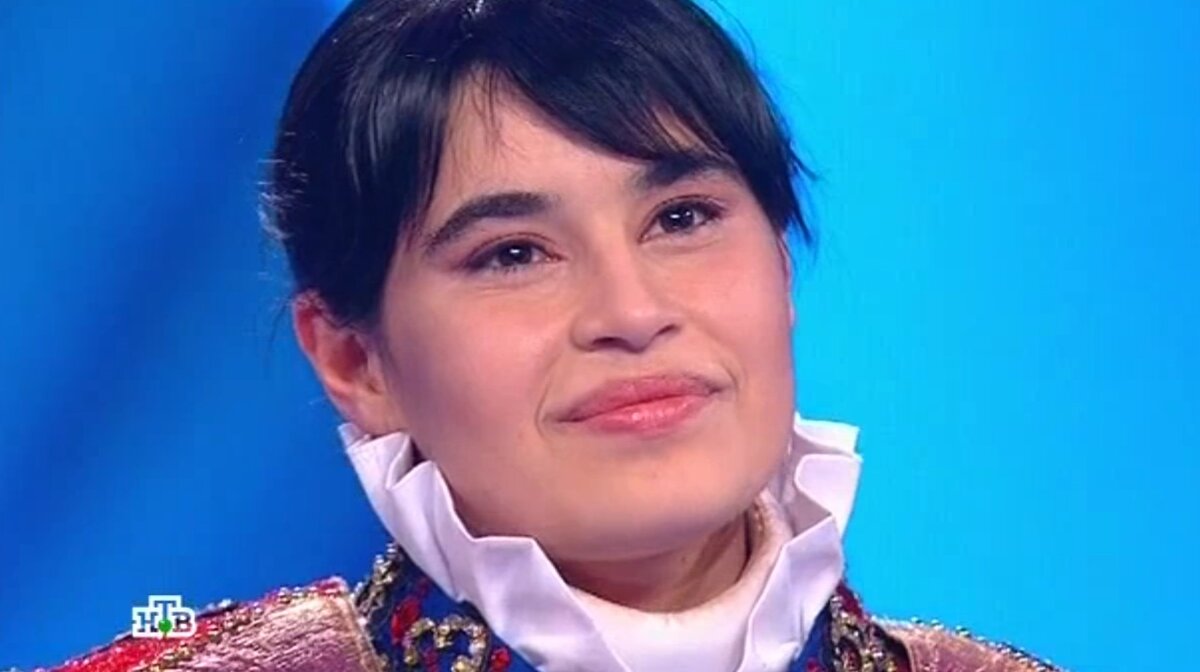 Дианочка расстроилась, не ожидала, что так рано с неё снимут маску...