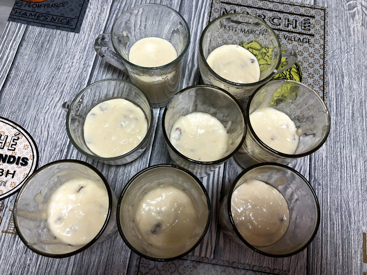 У меня оказались задействованы 5 стаканов и 3 чашки