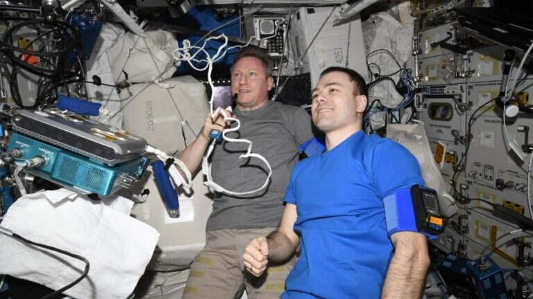    Экипаж международной космической станции поздравил россиян с Днем космонавтики Андрей Севостьянов