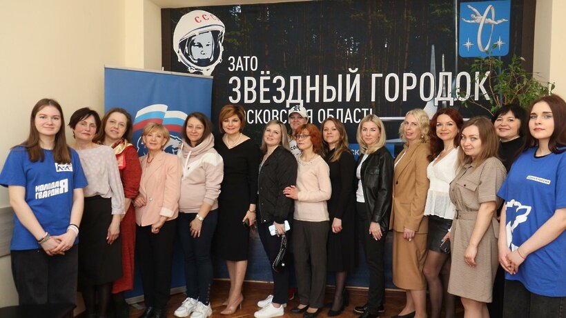    Уполномоченная по правам ребенка, координатор женского движения «Единой России» в Подмосковье Ксения Мишонова на встрече с женами и мамами мобилизованных от Московской области ©Пресс-служба аппарата омбудсмена