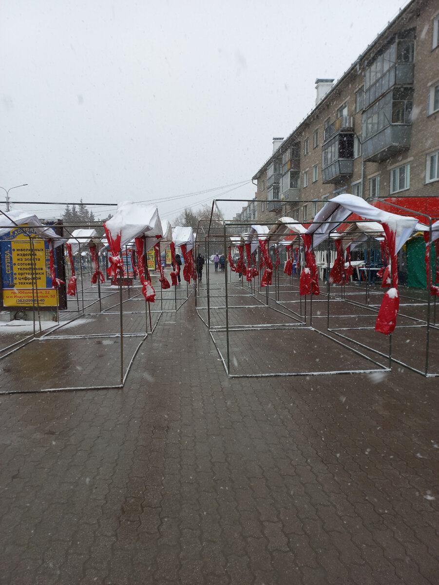 сборка конструкций идет второй день
