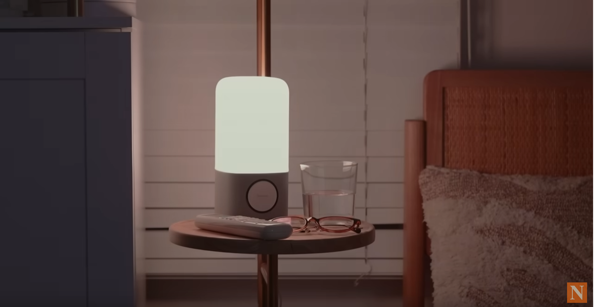 В качестве будильника у Нико пение птиц.