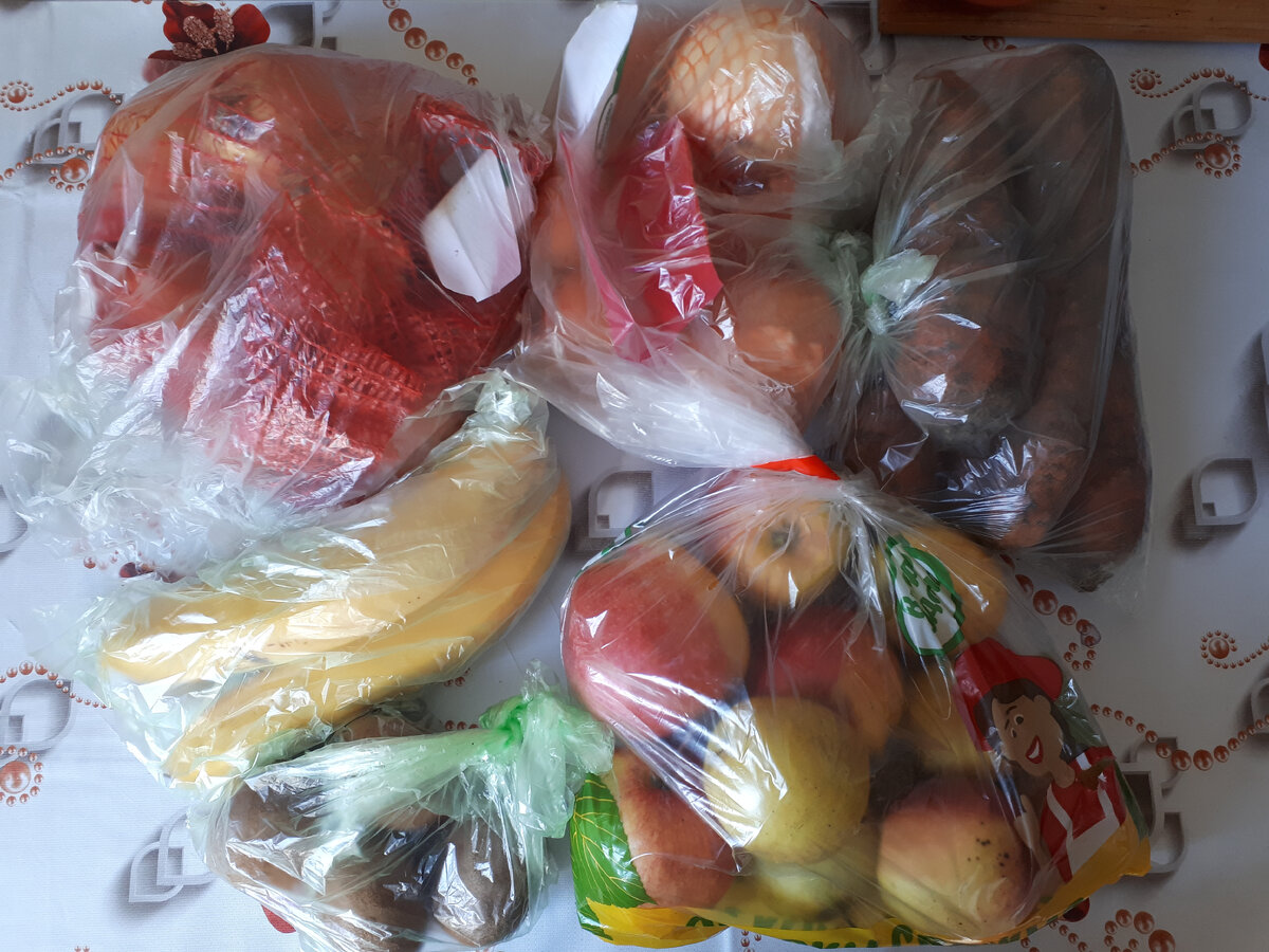 Лук, морковь, яблоки, киви, бананы