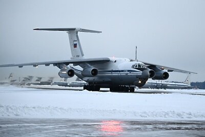    Самолет Ил-76МД военно-транспортной авиации Минобороны России, доставивший из Республики Казахстан граждан России, на аэродроме Чкаловский в Московской области ©Григорий Сысоев РИА Новости