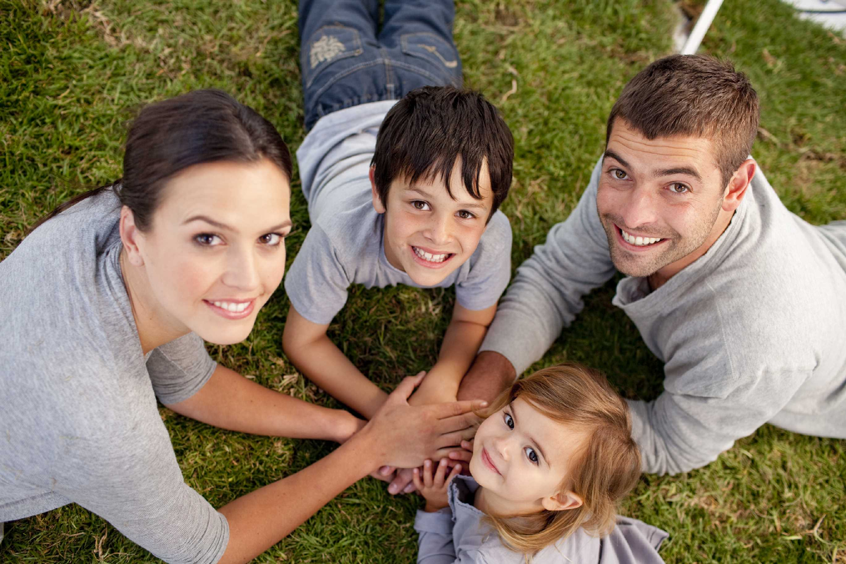 Pater familias. Родители и дети. Ребенок в семье. Фотография семьи. Дети и родители вместе.
