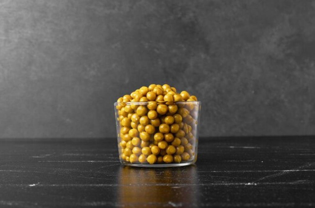 Заранее нельзя угадать, на что рыба возьмет. Поэтому нужно иметь с собой разные виды насадок, в том числе горох.