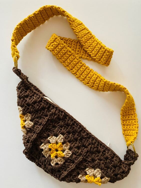 Сумка с вязаным ремнем