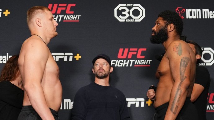 На взвешивании перед турниром.  фото: каритнки  яндекса.