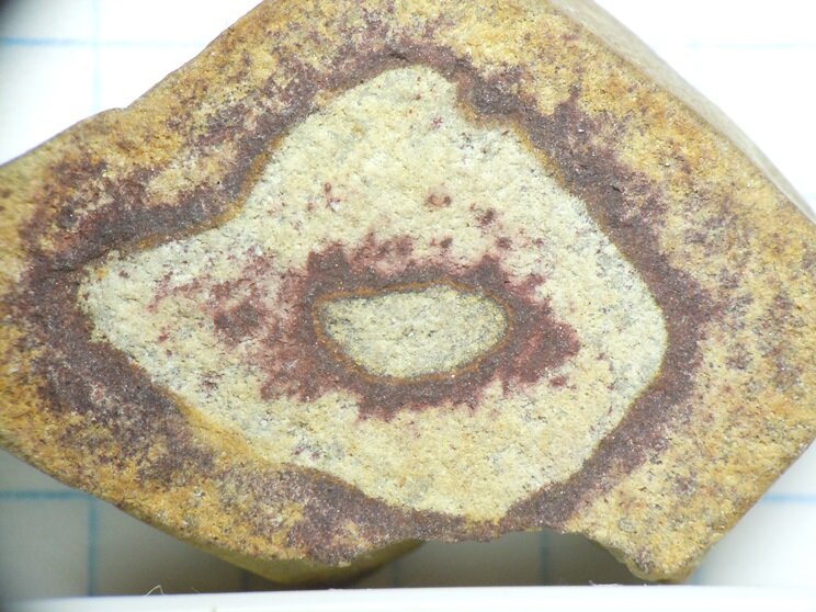 Этот осколок как бы сердолика уже известен множеству читателей Википедии, а благодаря копирайтерам, ещё и большему их количеству. Но сейчас он определяется как кварц, подвергнувшийся воздействию огнём.-54