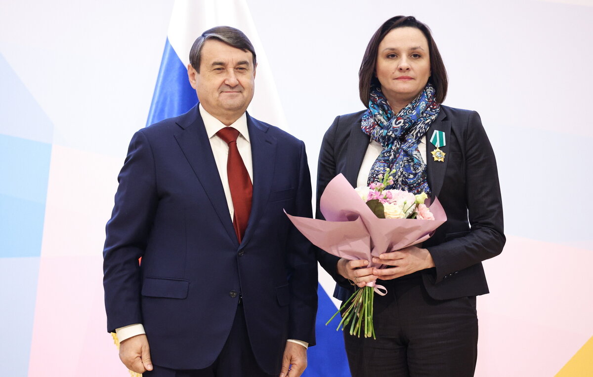    Помощник президента РФ Игорь Левитин и глава Федерации синхронного плавания России Ольга Брусникина  Сергей Бобылев/ТАСС