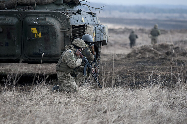    ВСУ на ходу бросают вооружение, заявил российский боец