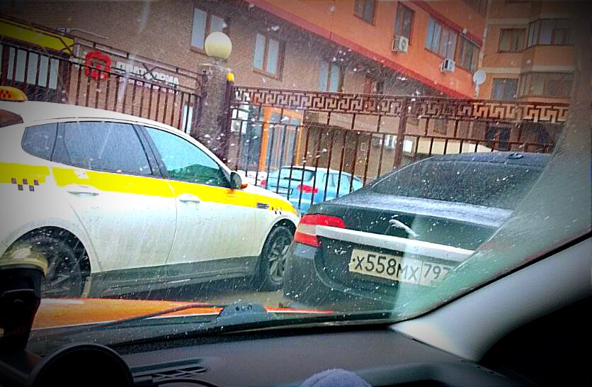 Но даже перед шлагбаумом обычно всегда занято...