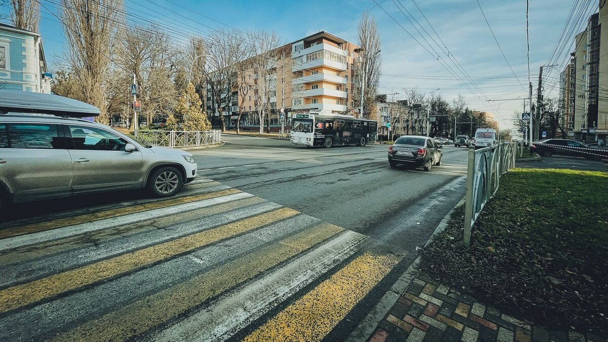 В омском дептрансе заявили о сокращении пробок на Ленинградском мосту |  gorod55.ru | Дзен