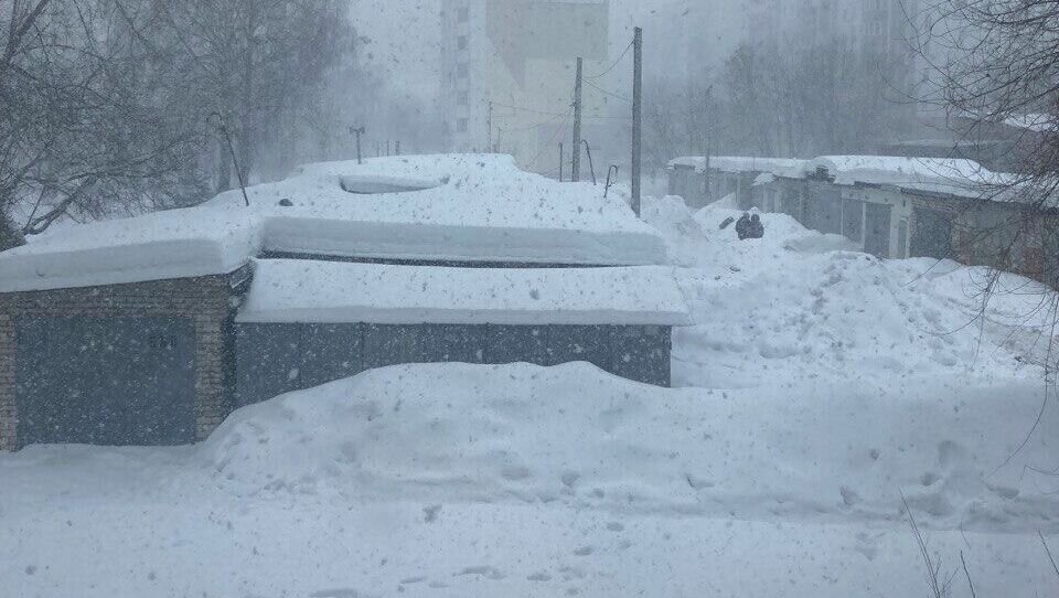     Жители Казани пожаловались в редакцию Inkazan на то, что лежачий на обочинах снег при потеплении может растаять и затопить улицы.