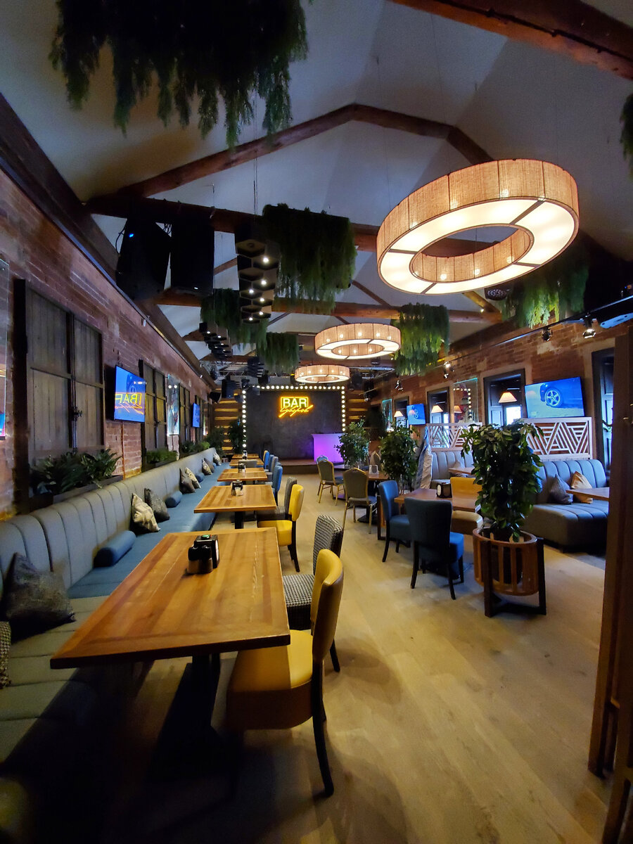 Зал с танцполом 