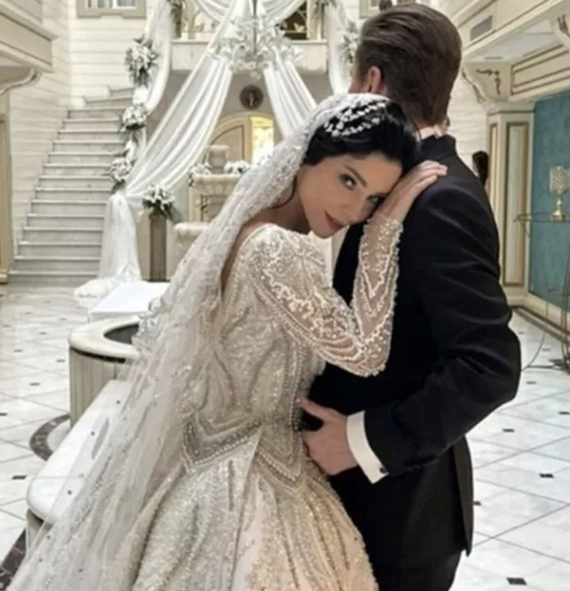      Мерве Бологур и Мерт Айдын