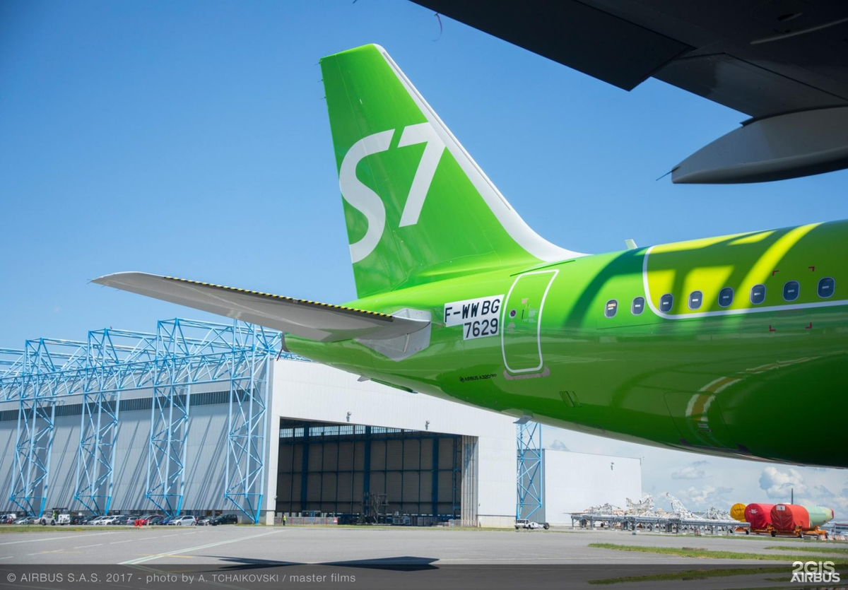 Эс самолете. S7 Airlines авиакомпания. Самолет Джей Севен. С7 авиакомпания Сибирь. Самолеты с7 авиакомпания.