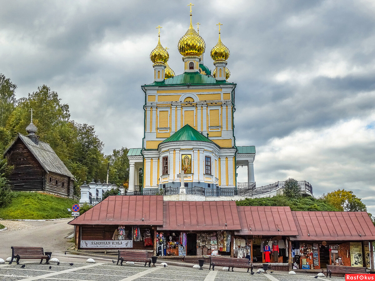 Центр плеса. Торговая площадь город плёс. Плёс Воскресенская Церковь ул Октябрьская. Плес Ивановская область площадь. Плес Базарная площадь.