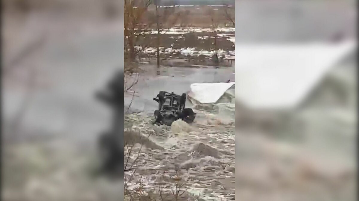 Наводнение в оренбурге видео. Паводок 2023 Оренбург. Паводок в Оренбургской области. Паводок в селе. Паводок в 90 в Оренбурге.