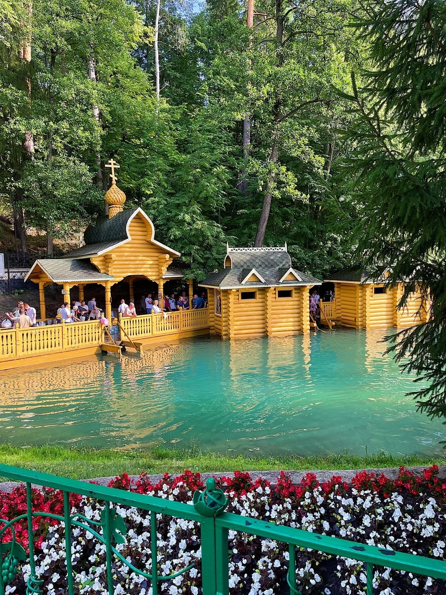 Источник батюшки Серафима в Цыгановке.