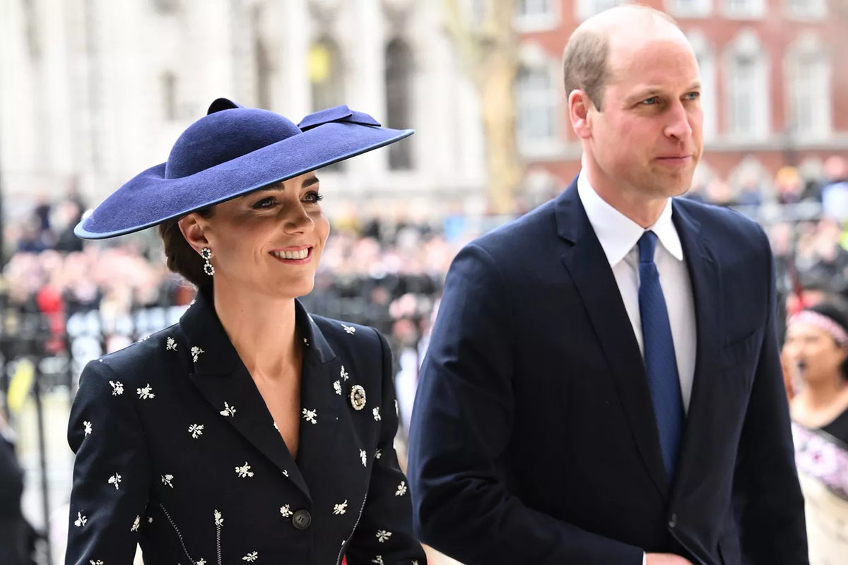 Кейт последние новости дзен. Шляпы Кейт Миддлтон. Уильям принц Уэльский. Принцесса Уэльская Кейт. Вильям и Кэтрин.