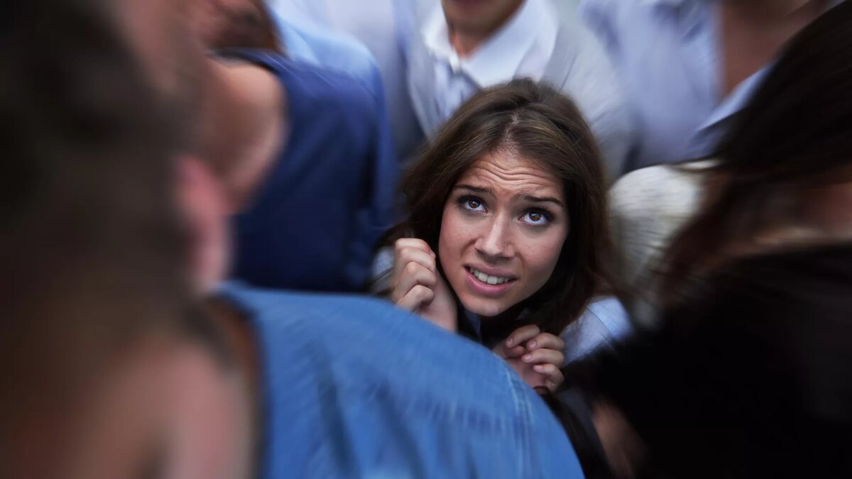 Социофобия. © iStock.com / PeopleImages 