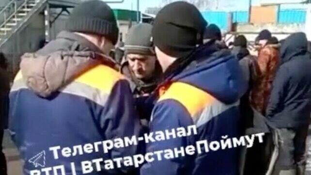     В Казани работники коммунальных служб устроили забастовку из-за низкой заработной платы, которую они получили. Соответствующая публикация появилась в Telegram-канале «В Татарстане Поймут».