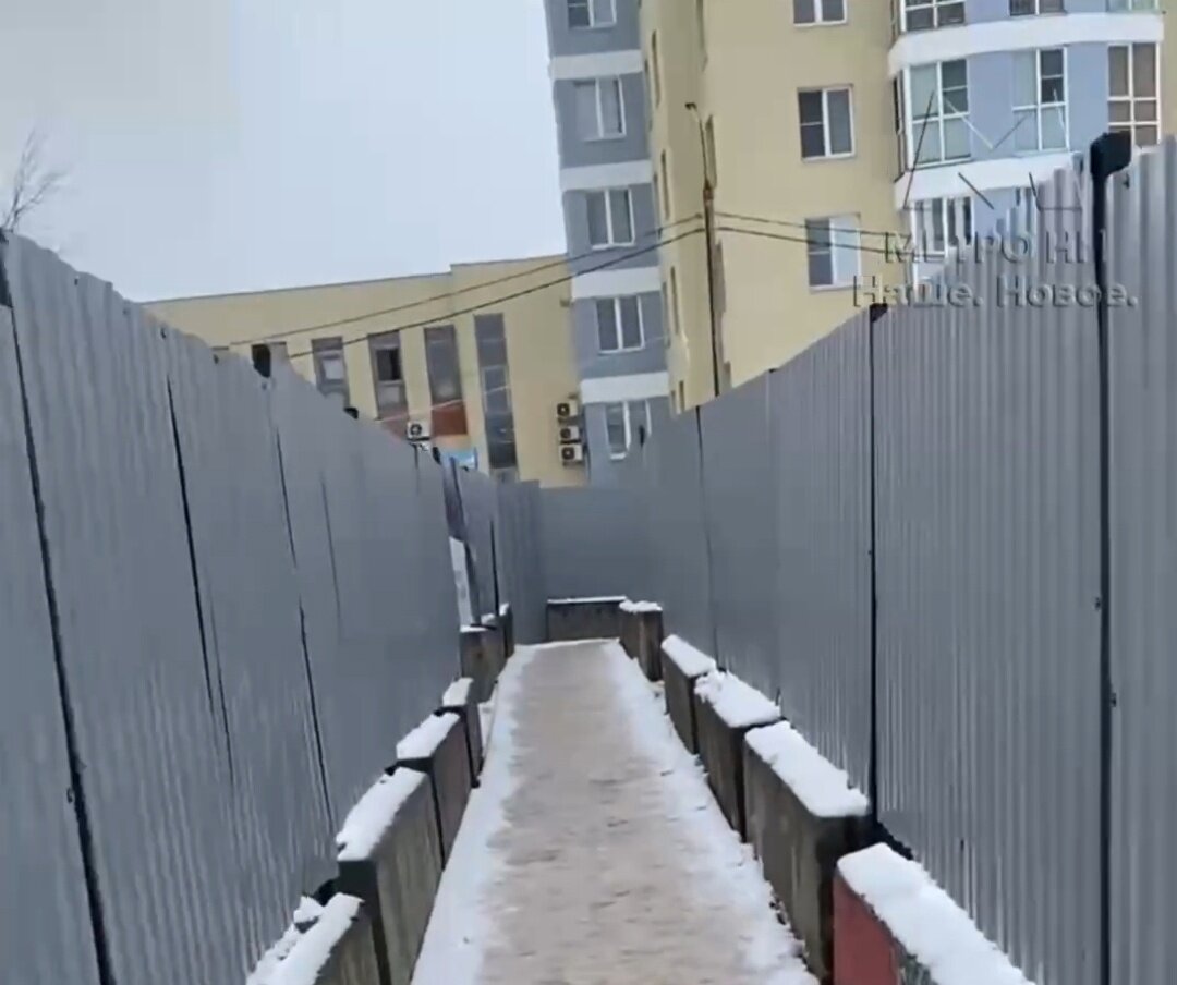    Пешеходы не могут ходить по участку улицы Сеченова Арина Полтанова