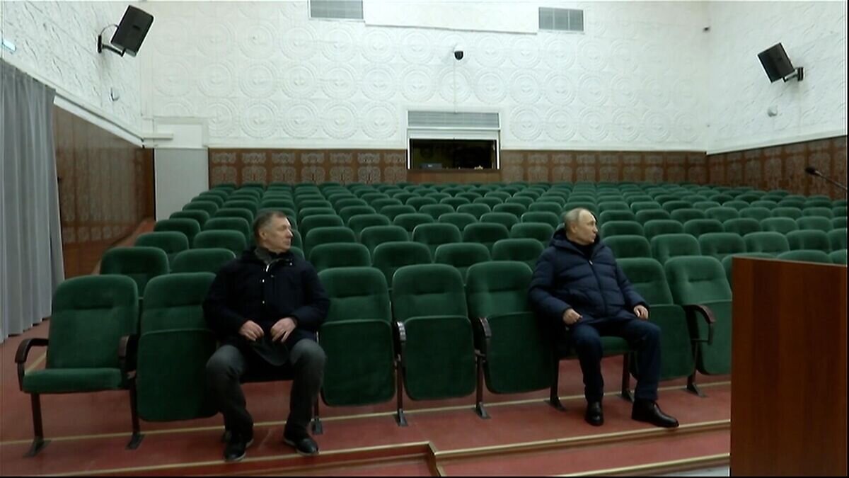    "Удобно и красиво": Путин о филармонии в Мариуполе© РИА Новости