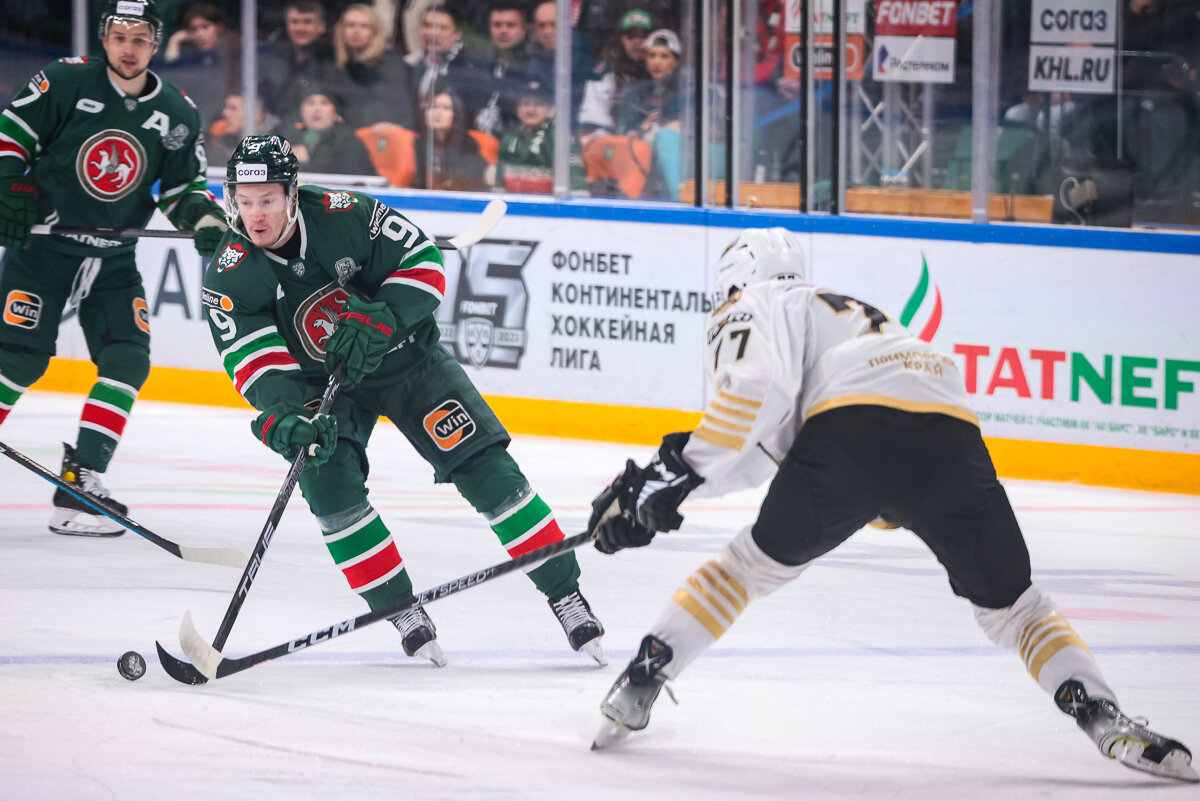    Учитывая энергозатратный и обороняющийся стиль хоккея «Адмирала», мало кто понимал, почему главный тренер привлекает так мало защитников