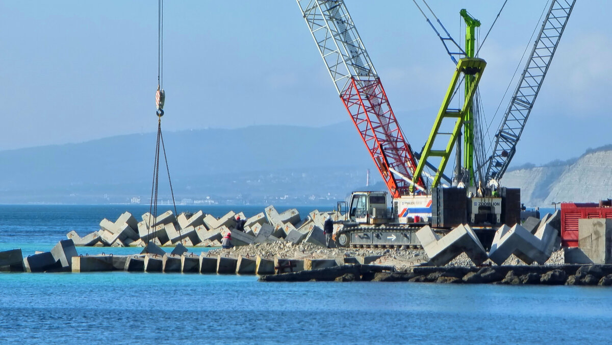 Постройки в море