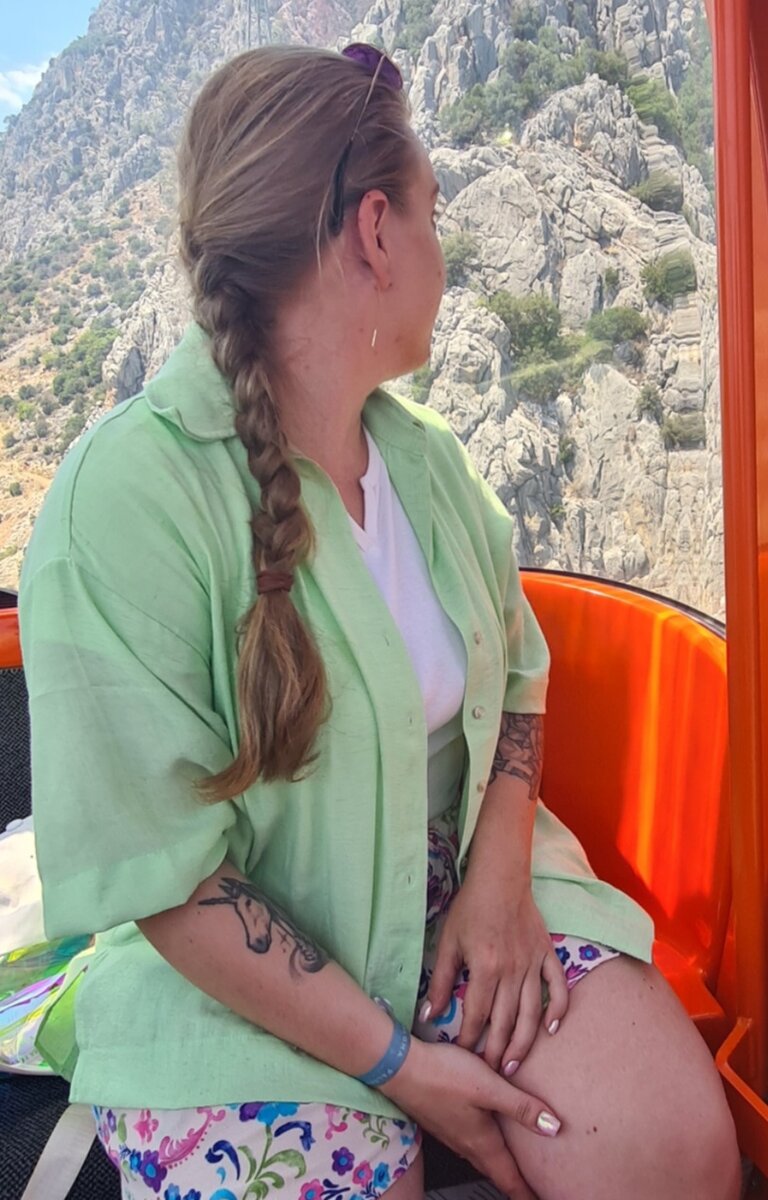 С распущенными волосами в последнее время я ходила редко, в основном плела косичку