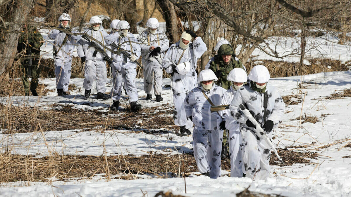     Плановая тренировка разведподразделений прошла в Волгоградской области. Военнослужащие закрепили навыки скорострельной стрельбы, экстремального вождения и бесшумного боя, по информации пресс-службы Южного военного округа.