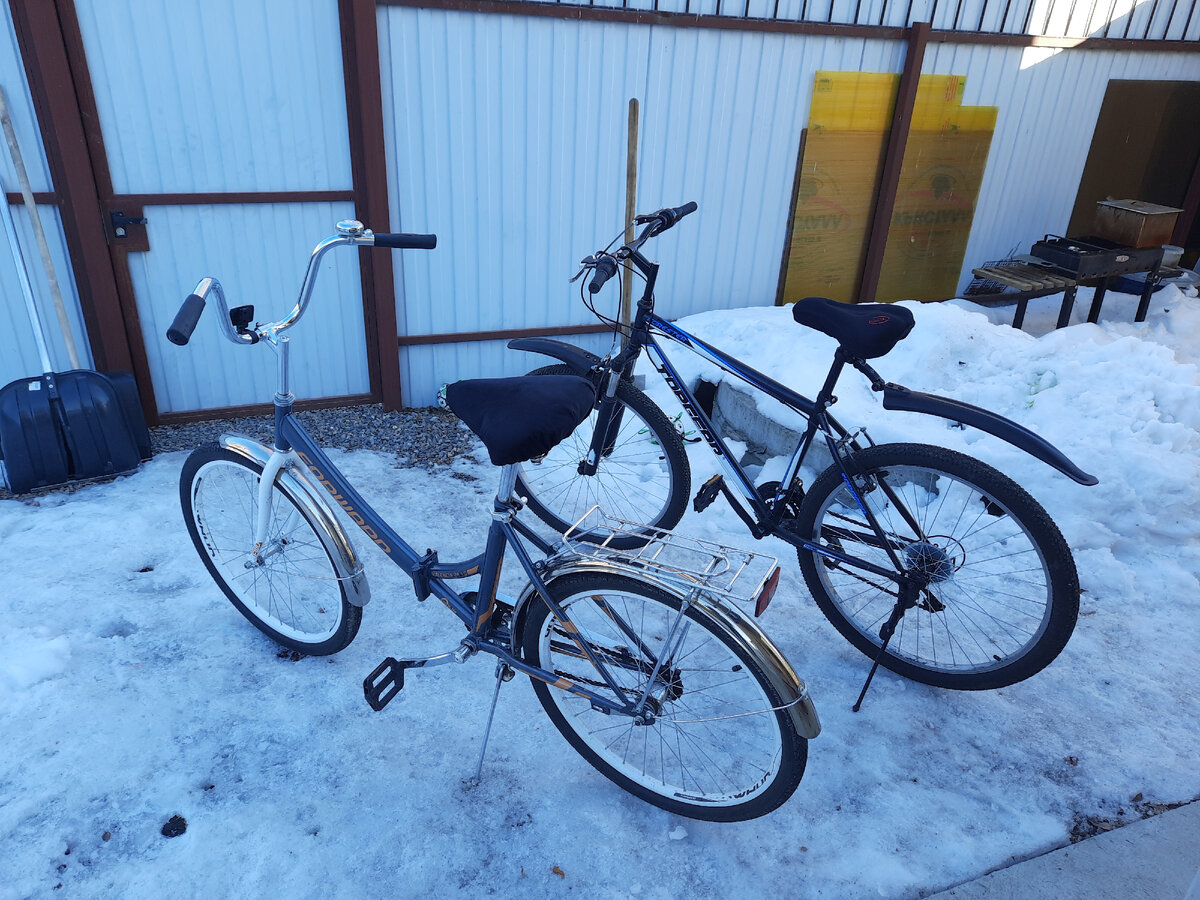 Мой велосипед простой, механический, а у мужа скоростной.