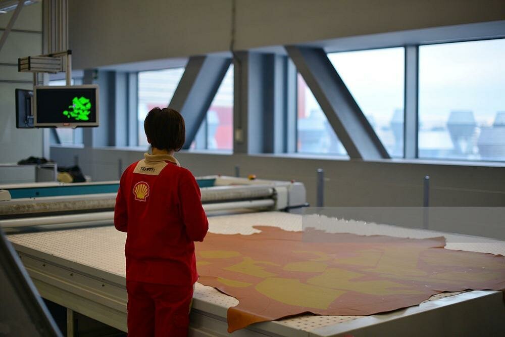 Фрагмент разреза шкуры на заводе  Ferrari (Италия)