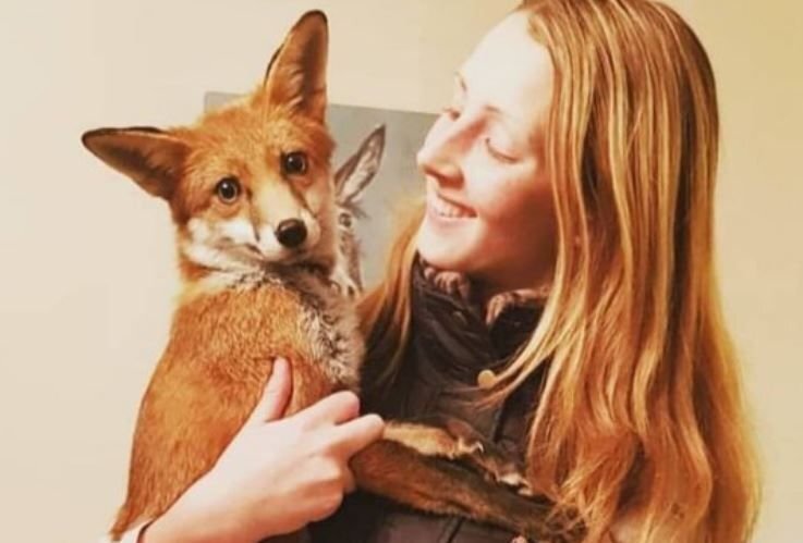      Девушка и лиса Викси