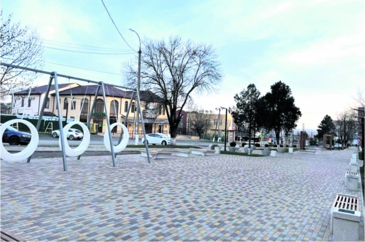    Населённые пункты Усть-Лабинского района преображаются на глазах – большей частью по нацпроектам и краевым программам. В городе, станицах и хуторах благоустраивают общественные пространства, строят и ремонтируют коммуникации, школы, детские сады и медицинские объекты.