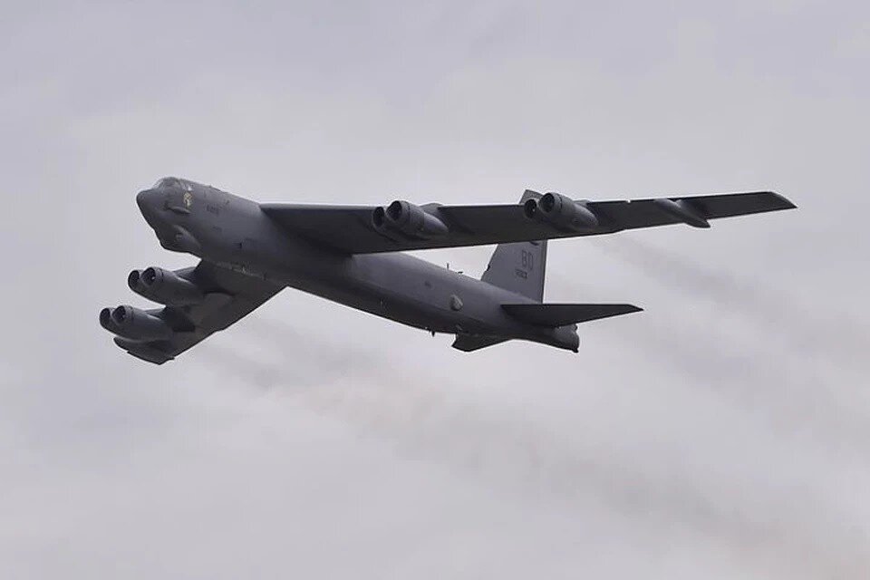     Exxpress: маневры ядерных B-52 ВВС США у российской границы грозят спровоцировать третью мировую войну  GLOBAL LOOK PRESS