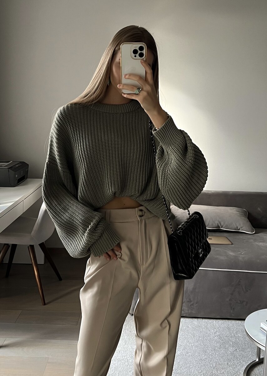 На блогере Дарье Ашихминой свитер PALITRA олива