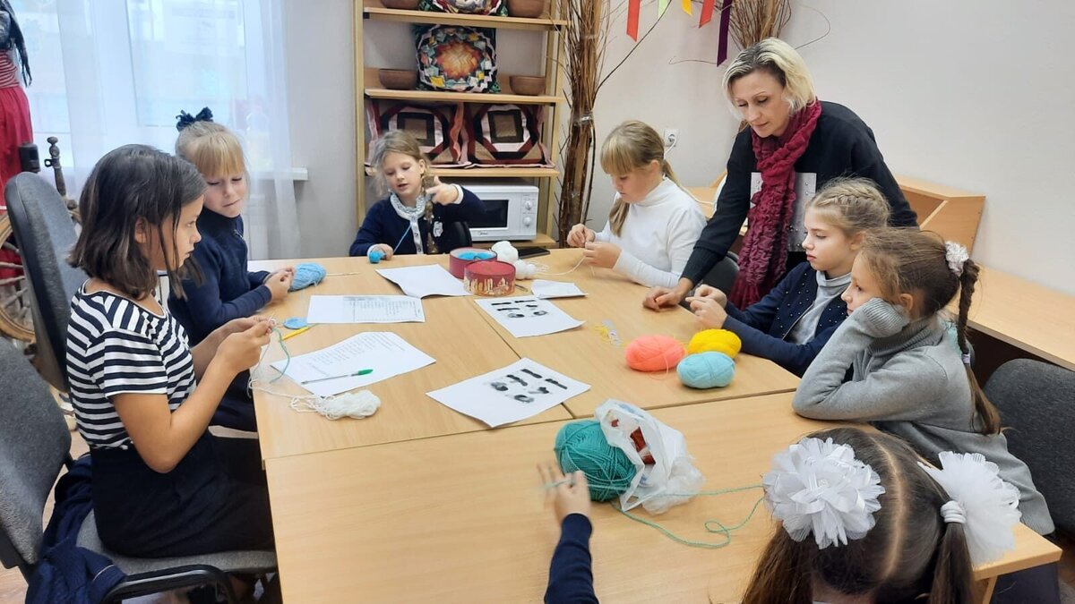 Занятия по вязанию в нашем местном ДК
