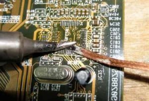 Флюс из спирта, лимонной кислоты и глицерина для пайки микросхем