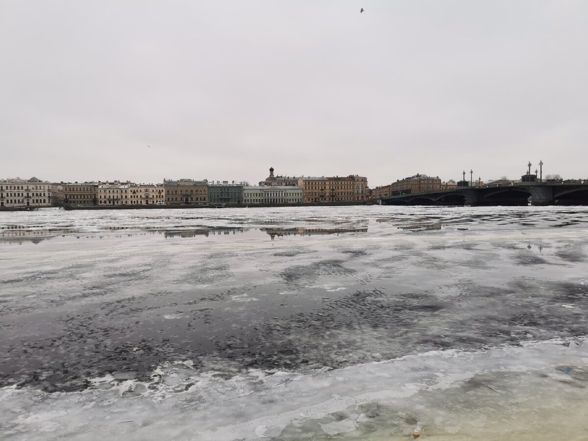 Нева с проталинами