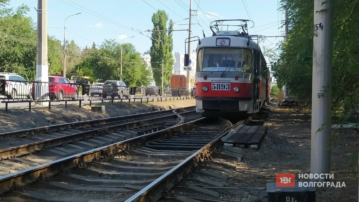     Переезд на улице Ангарской в Дзержинском районе Волгограда перекроют с 25 марта до 2 апреля. Связано это будет с заменой на выезде из депо старой рельсошпальной решетки и укладкой нового асфальта вровень с рельсами, сообщает мэрия.