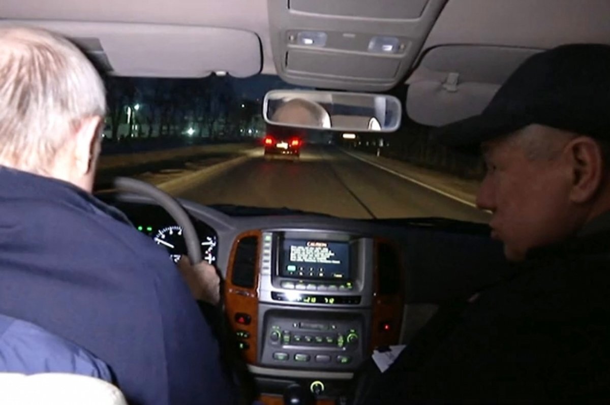 Путин рассказал, почему вел машину в Мариуполе без ремня безопасности ...