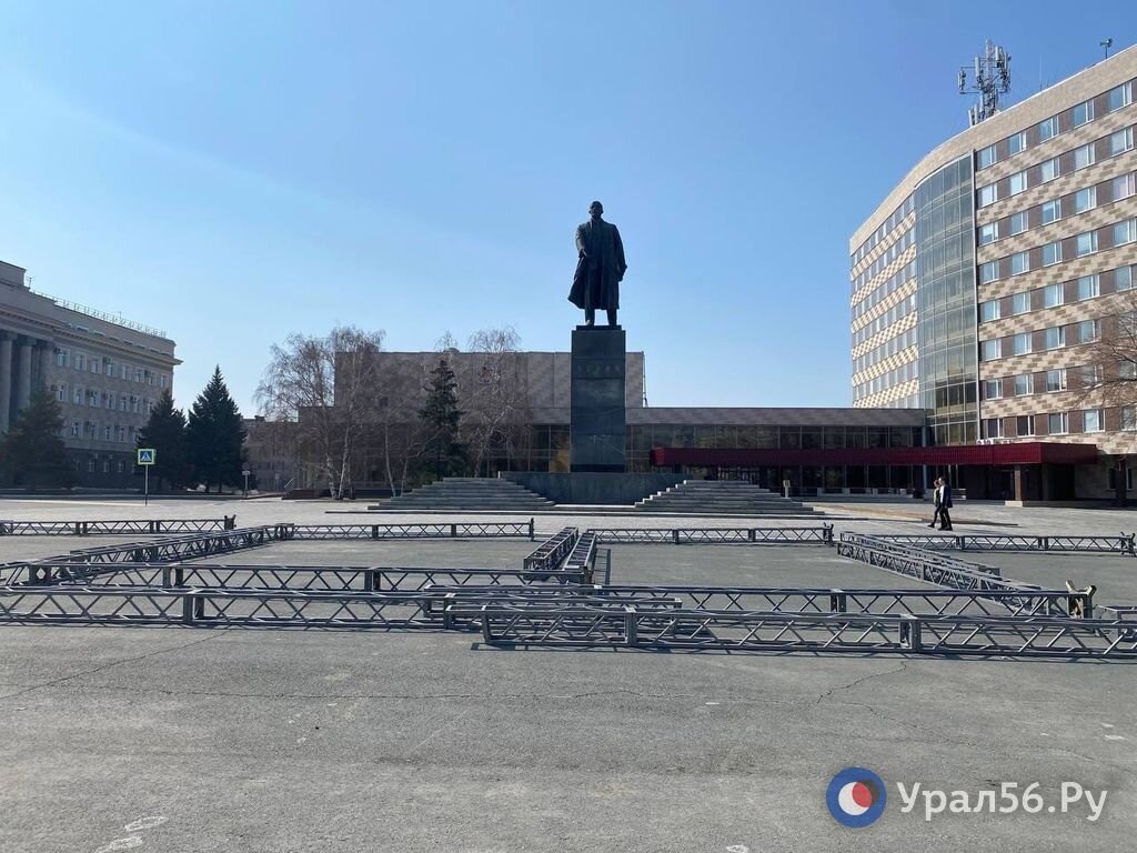 В Оренбурге на площади им. Ленина начали сбор трибун для празднования Дня  Победы | Урал56.Ру | Оренбург, Орск - главные новости | Дзен