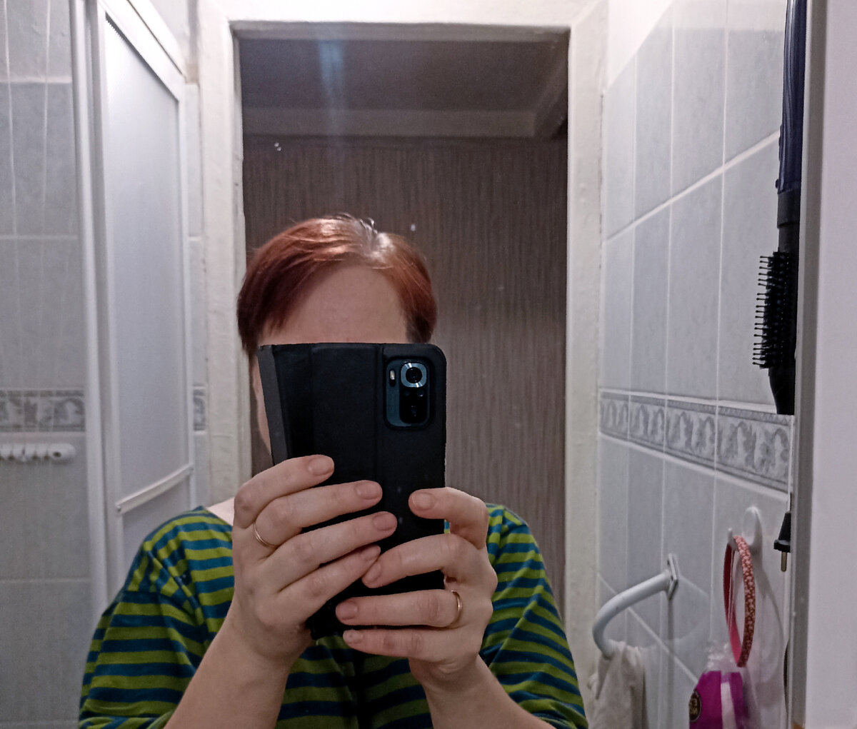 ЛИЦО НЕ ПОКАЗЫВАЮ, ПОТОМУ КАК НА ГУБЕ У МЕНЯ ВЫСКОЧИЛА ОГРОМЕННАЯ ПРОСТУДИЩА. 🥴ВООБЩЕ ТУТ НЕ СОВСЕМ ПОНЯТНО, ЧТО ПОЛУЧИЛОСЬ, НА САМОМ ДЕЛЕ СТРИЖКА ВЫГЛЯДИТ ОЧЕНЬ ХОРОШО, МНЕ ПОНРАВИЛОСЬ. И ДАШЕ ТОЖЕ. ЕЩЕ ОСТАЛОСЬ ЗАКРАСИТЬ ОТРОСШУЮ СЕДИНУ. )) 