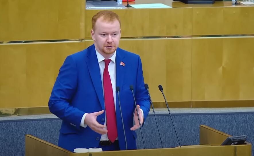 Денис Парфенов (стоп-кадр выступления)