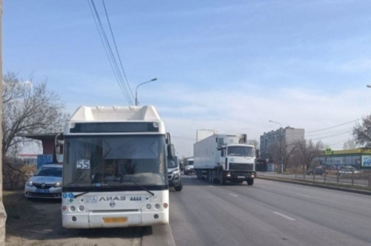 Автобус волгоград самара. Автобус. Автобус ЛИАЗ. Водитель автобуса.