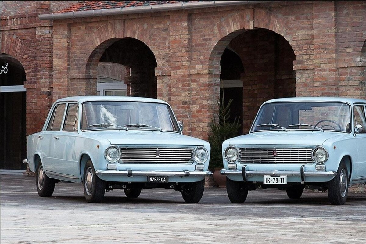 Слева Fiat124, справа ВАЗ-2101