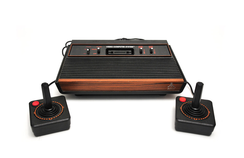 Игровая приставка "Atari 2600"